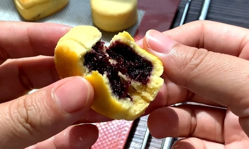 Bánh dứa nhân việt quất chua ngọt, thơm phức