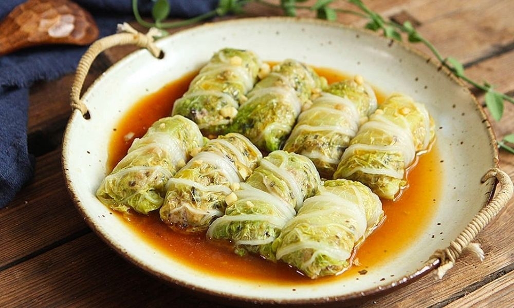 Canh cải thảo cuộn thịt gà nấm hương