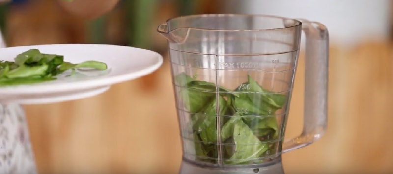 Xay rau và chắt lấy nước