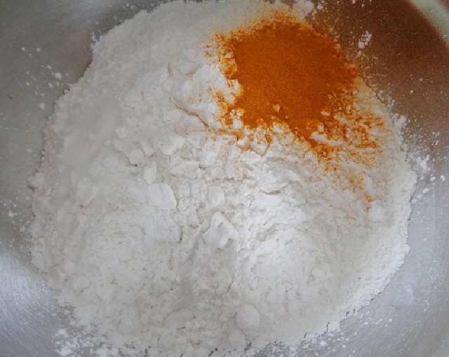 Trộn bột và để nghỉ