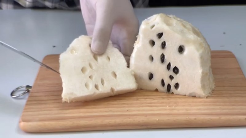 Cắt vỏ, giữ lại thịt mãng cầu