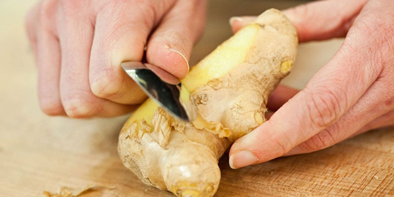 Gừng cạo sạch vỏ