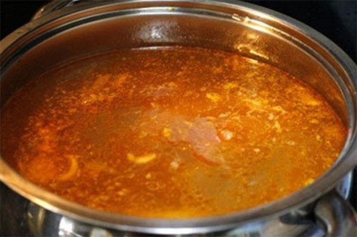 Nấu nước dùng đậm đà cho món ăn