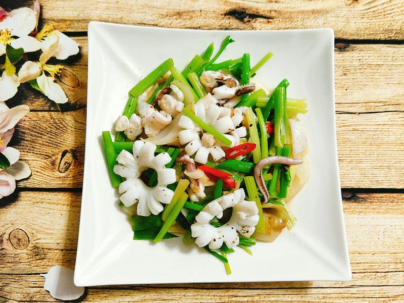 mực xào cần tây