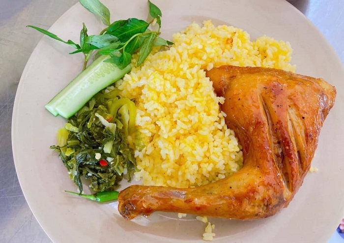 cơm gà xối mỡ 2