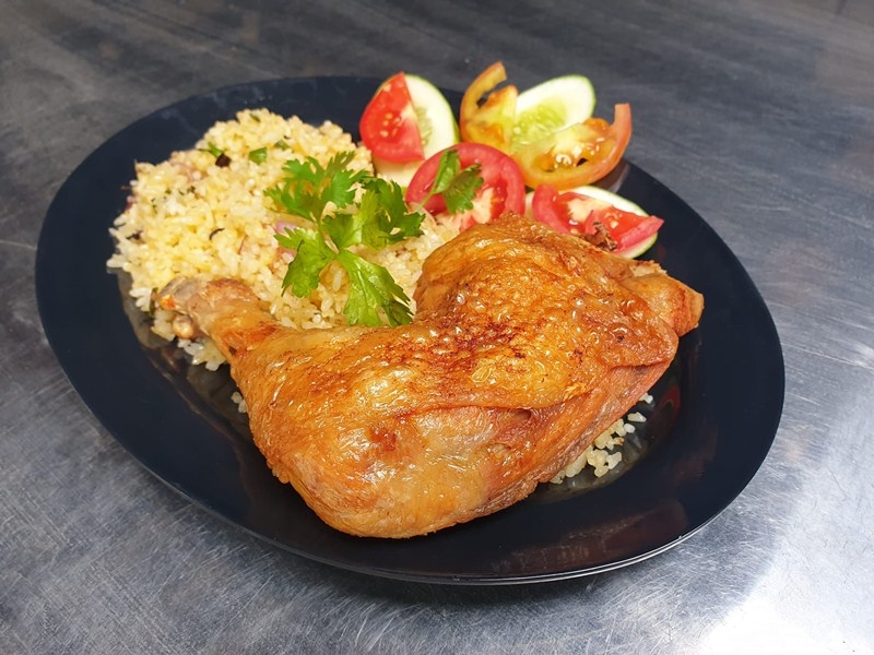 cơm gà xối mỡ 3