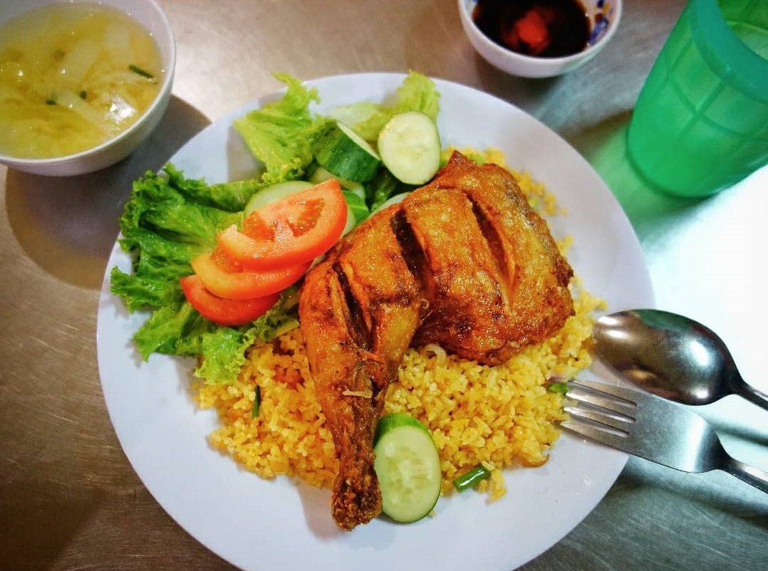 cơm gà xối mỡ