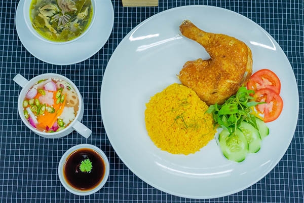 cơm gà xối mỡ 5