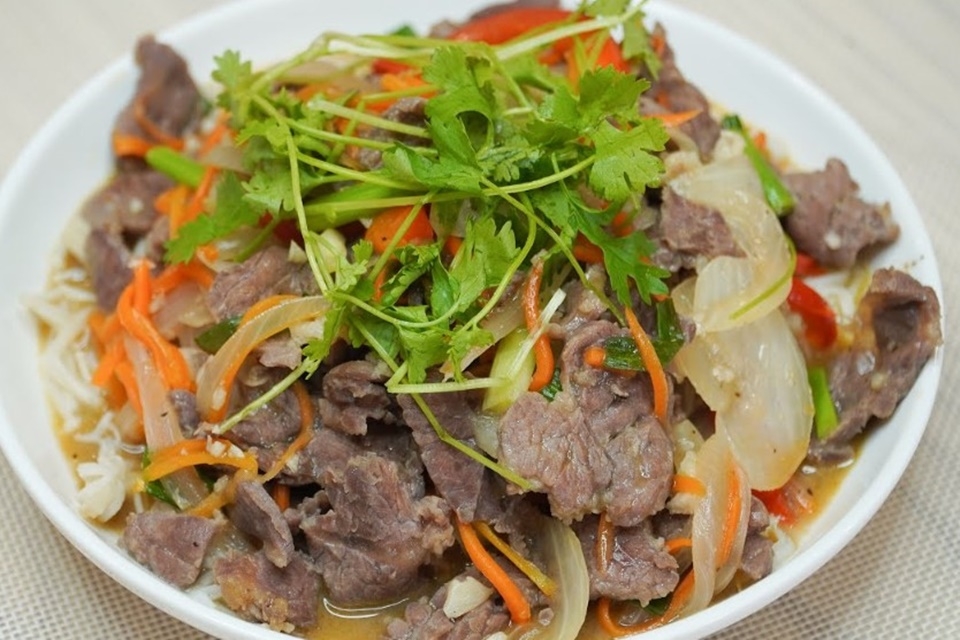 Nấm kim châm xào thịt bò thơm ngon khó cưỡng