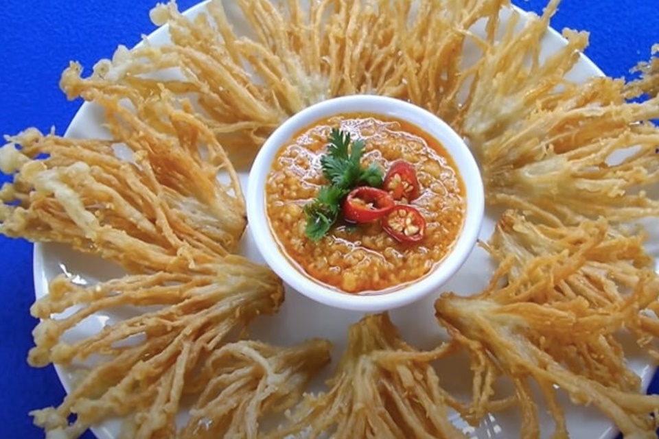Nấm kim châm chiên giòn lạ miệng