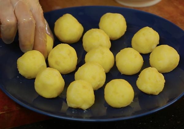 Bánh ít lá gai hình 9