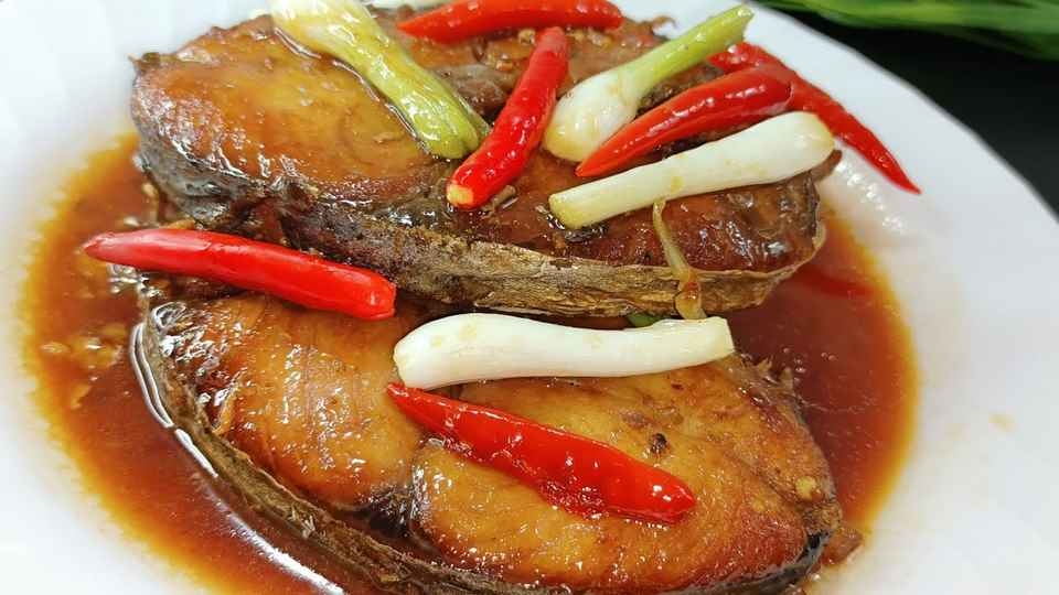 Tiếp tục kho món cá trong thơi gian khoảng 20 phút