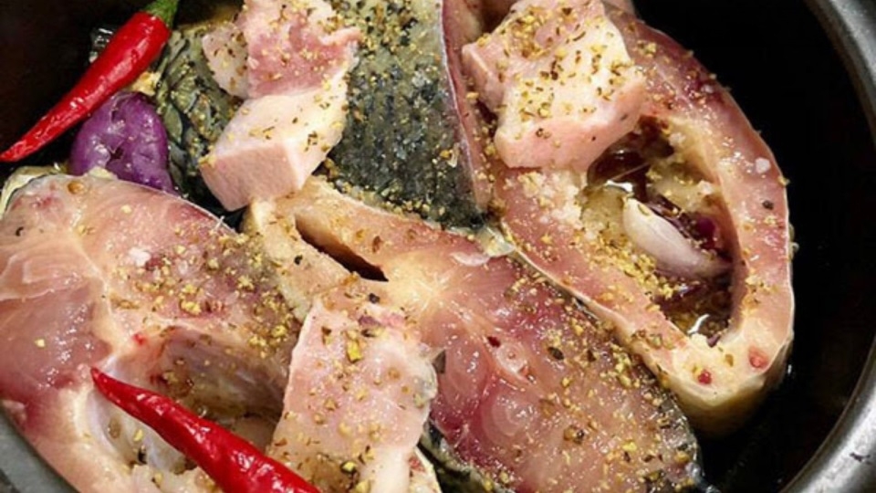 Trộn các gia vị cần thiết