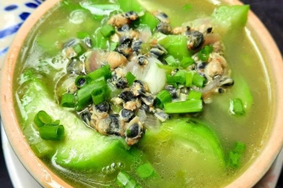 Canh hến nấu mướp thơm ngon