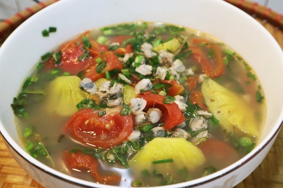 Canh hến nấu chua đưa cơm