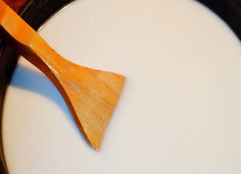 Trộn bột và để nghỉ