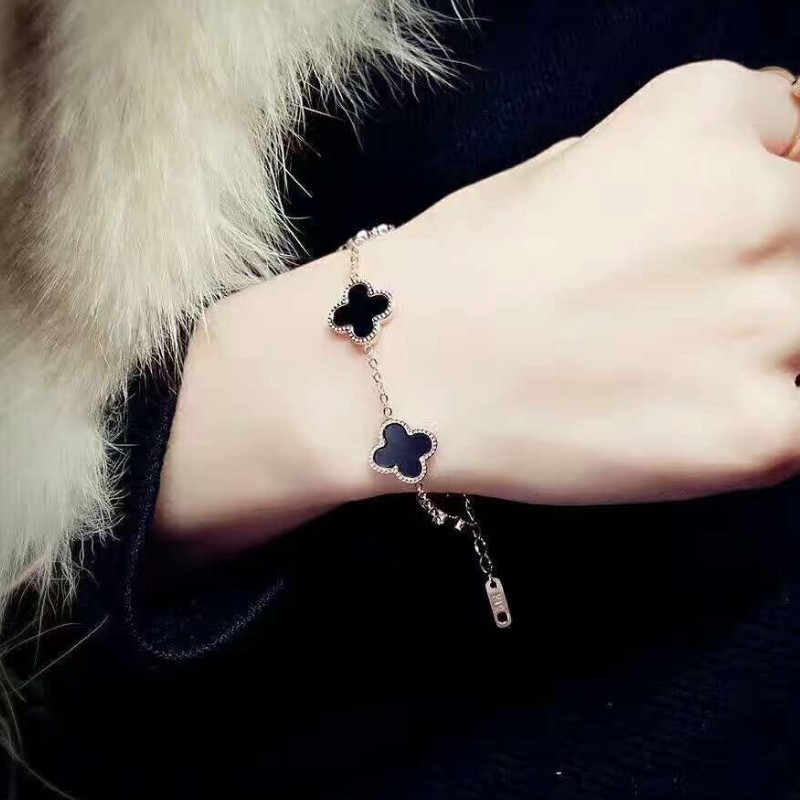 lắc tay cỏ 4 lá