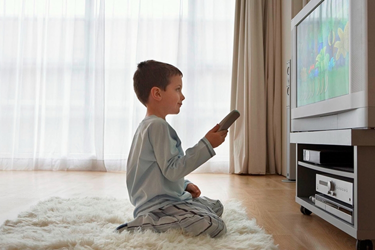 Khoảng cách an toàn khi xem tivi (hình 1)