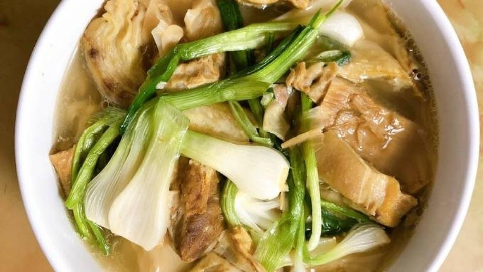 Cách làm giò heo hầm măng ngon (ảnh 6)