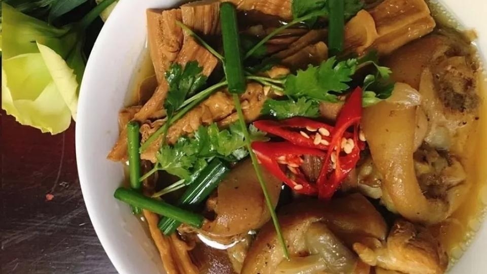 Cách làm giò heo hầm măng ngon (ảnh 11)