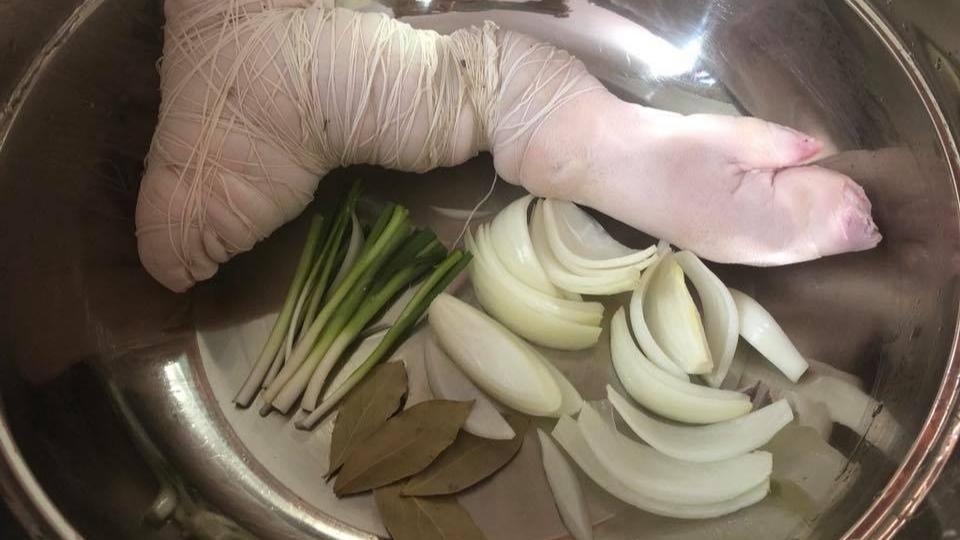 Cách làm giò heo hầm măng ngon (ảnh 3)