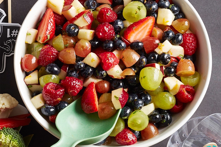 Salad trái cây đầy dinh dưỡng giúp khoẻ dáng, đẹp da