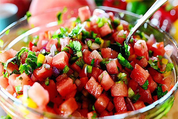 Salad dưa hấu tươi ngon, mọng nước giúp giải nhiệt ngày hè