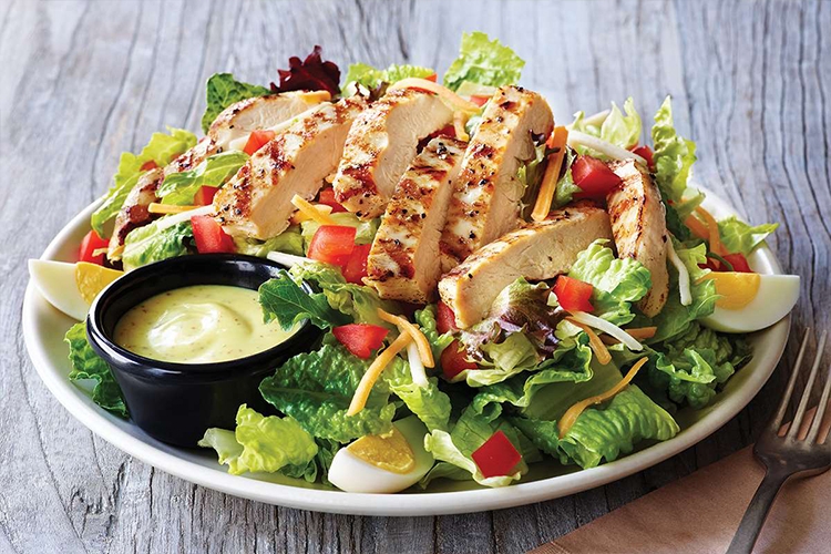 Salad ức gà giúp giảm cân hiệu quả