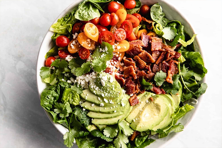 Salad thịt nguội áp chảo cùng sốt dầu giấm
