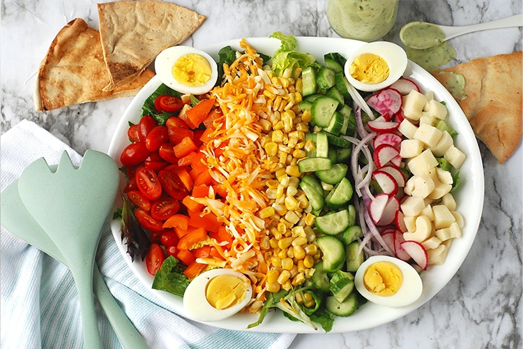 Không chỉ có hình thức đẹp mắt salad cầu vồng còn đặc biệt thơm ngon và tràn đầy dinh dưỡng