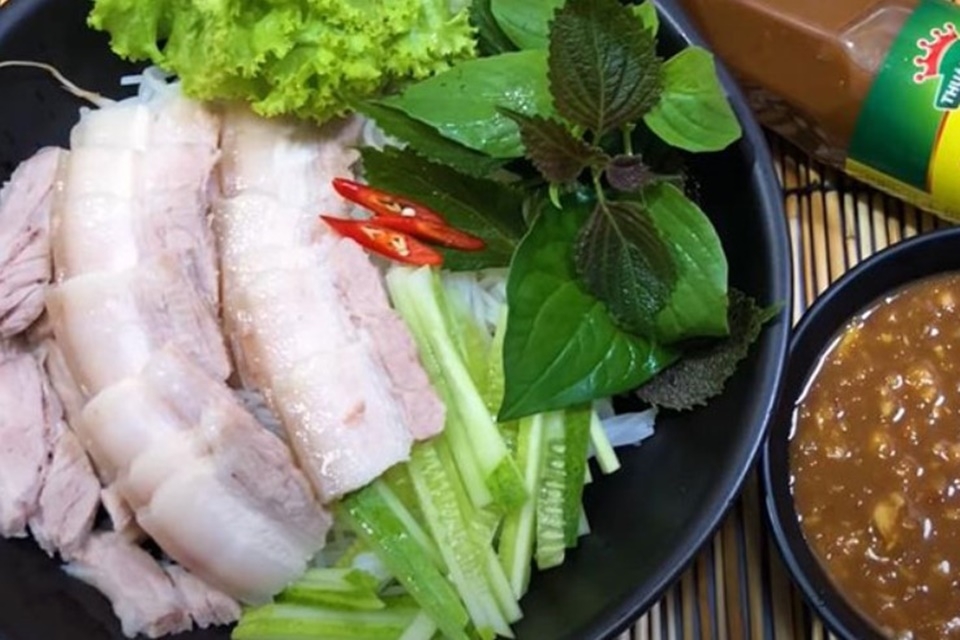 Thành phẩm món bún mắm nêm thịt luộc đẹp mắt