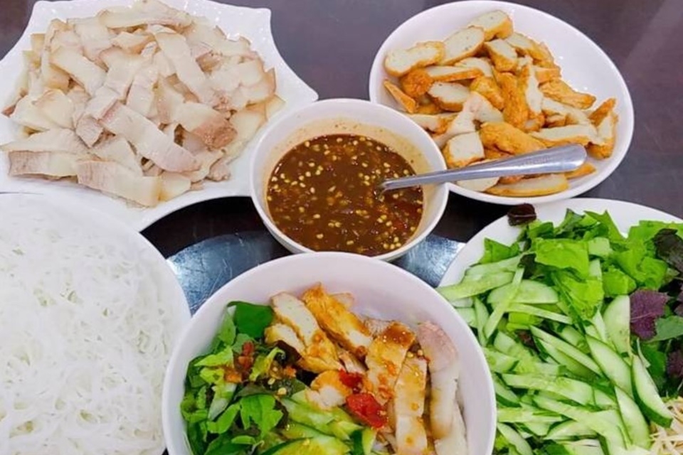 Thành phẩm món bún mắm nêm chả cá