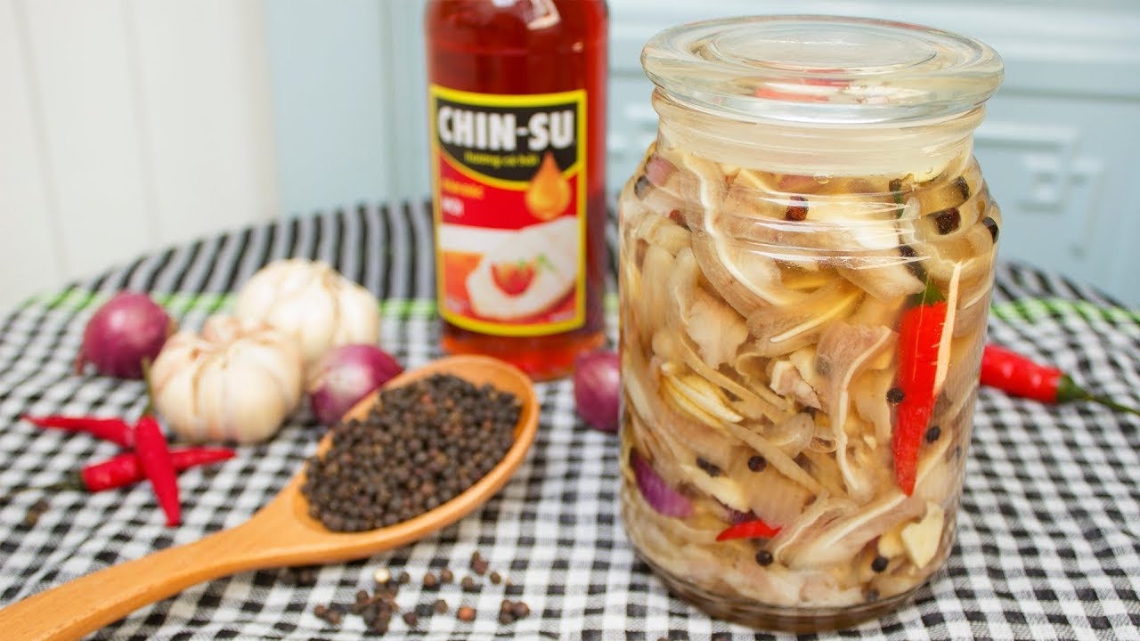 Tai heo ngâm nước mắm 1