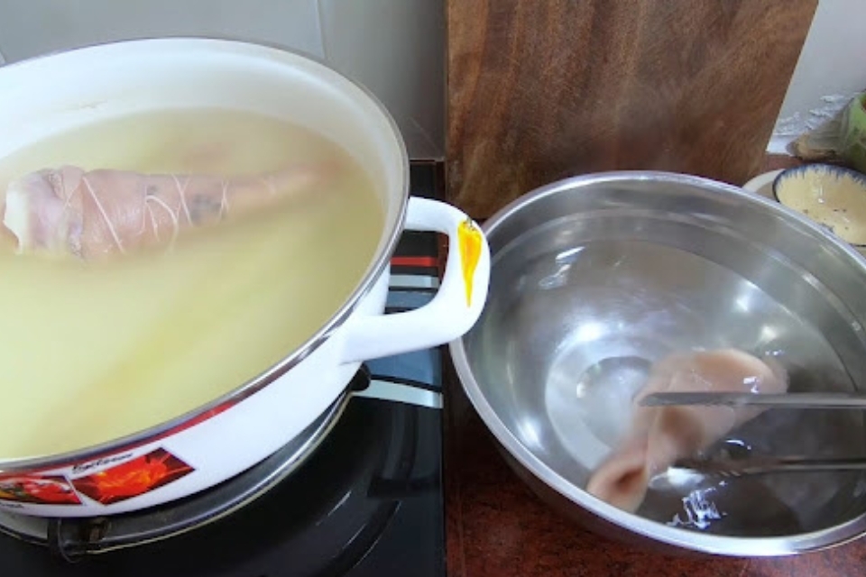 Tai heo ngâm nước mắm 4