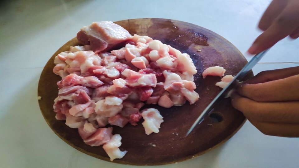 Sơ chế thịt ba rọi