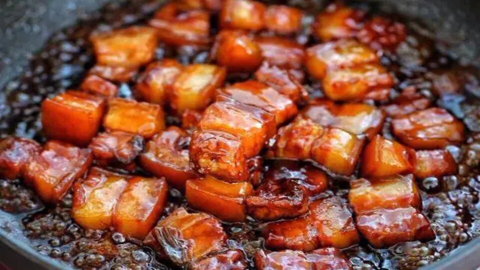 Cách chế biến thịt ba rọi kho tiêu ngon