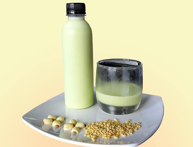 Sữa hạt sen đậu xanh có vị béo bùi, cực kỳ thơm và giàu dinh dưỡng
