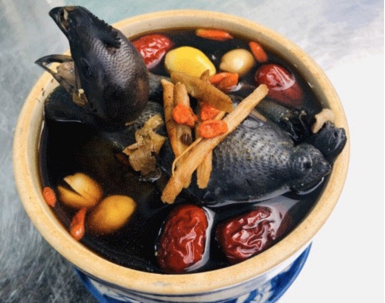 Món gà tiềm thuốc bắc thơm ngon dùng để tẩm bổ sức khỏe