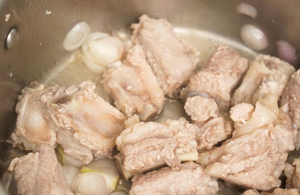 nấu canh củ sen