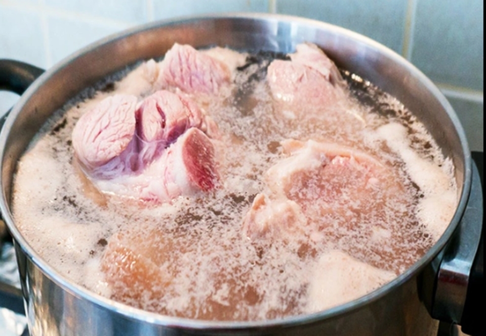 Chần thịt bò từ 2 đến 3 phút