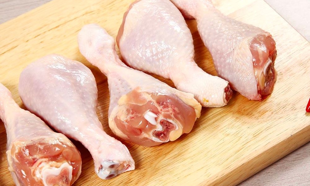 Chọn gà tươi, phần thịt rắn chắc