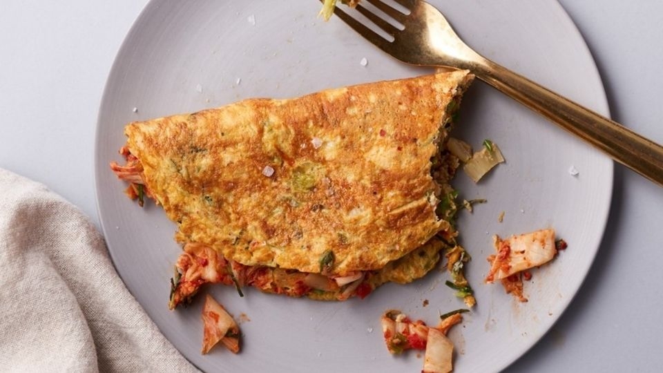 Trứng chiên kim chi hấp dẫn