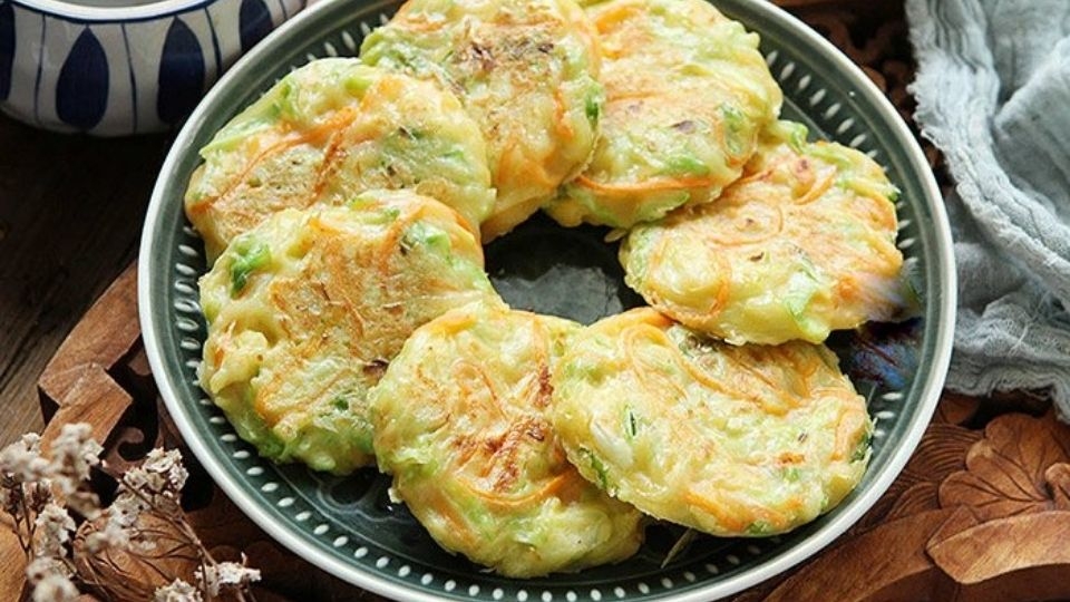 Trứng chiên bắp cải thanh mát