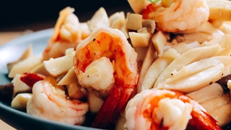 tôm xào nấm cung cấp đầy đủ chất dinh dưỡng