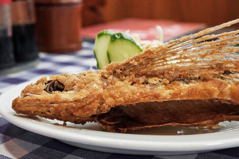 Cá chuồn nướng nghệ, tỏi ớt