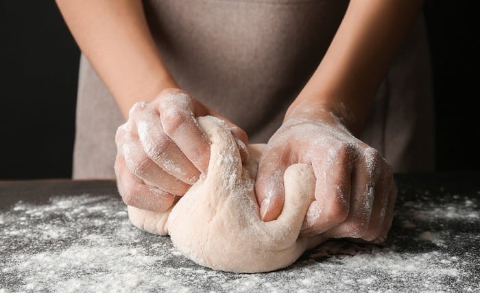 Cách làm bánh bột mì hình 6