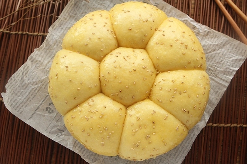 Cách làm bánh bột mì hình 8