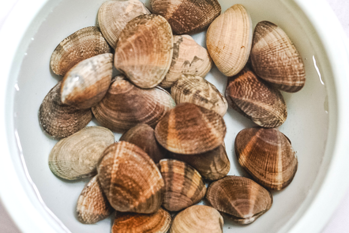 Cách nấu nghêu hấp sả đơn giản, dễ làm tại nhà, cực thơm ngon chỉ trong vài phút 7