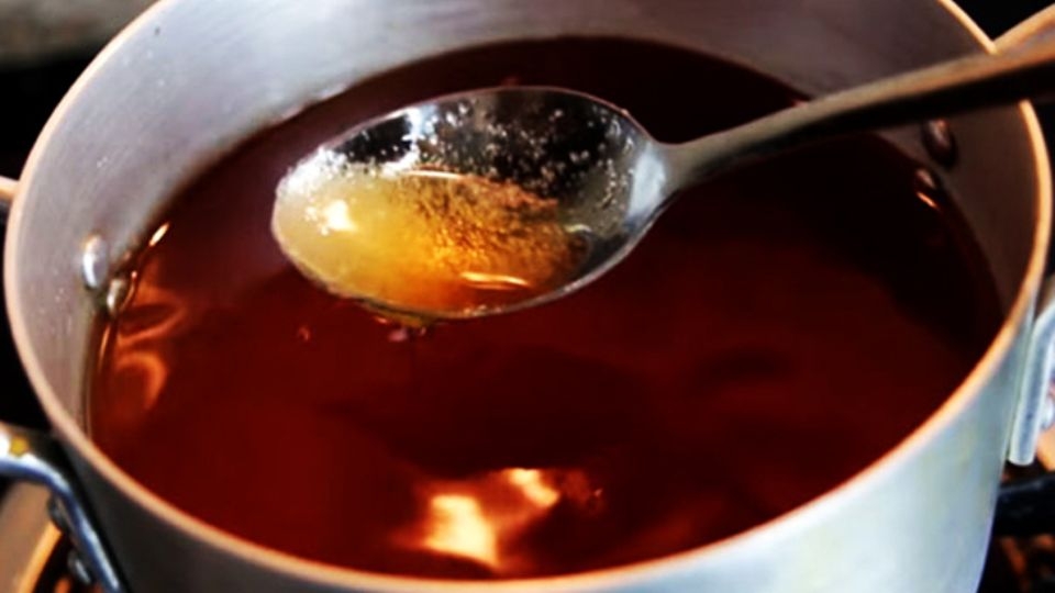 nấu nước mắm đường kiểu Thái