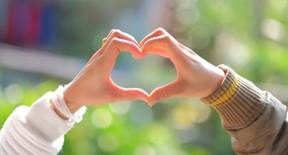 Biểu hiện của cung Sư Tử nữ khi có tình ý với bạn